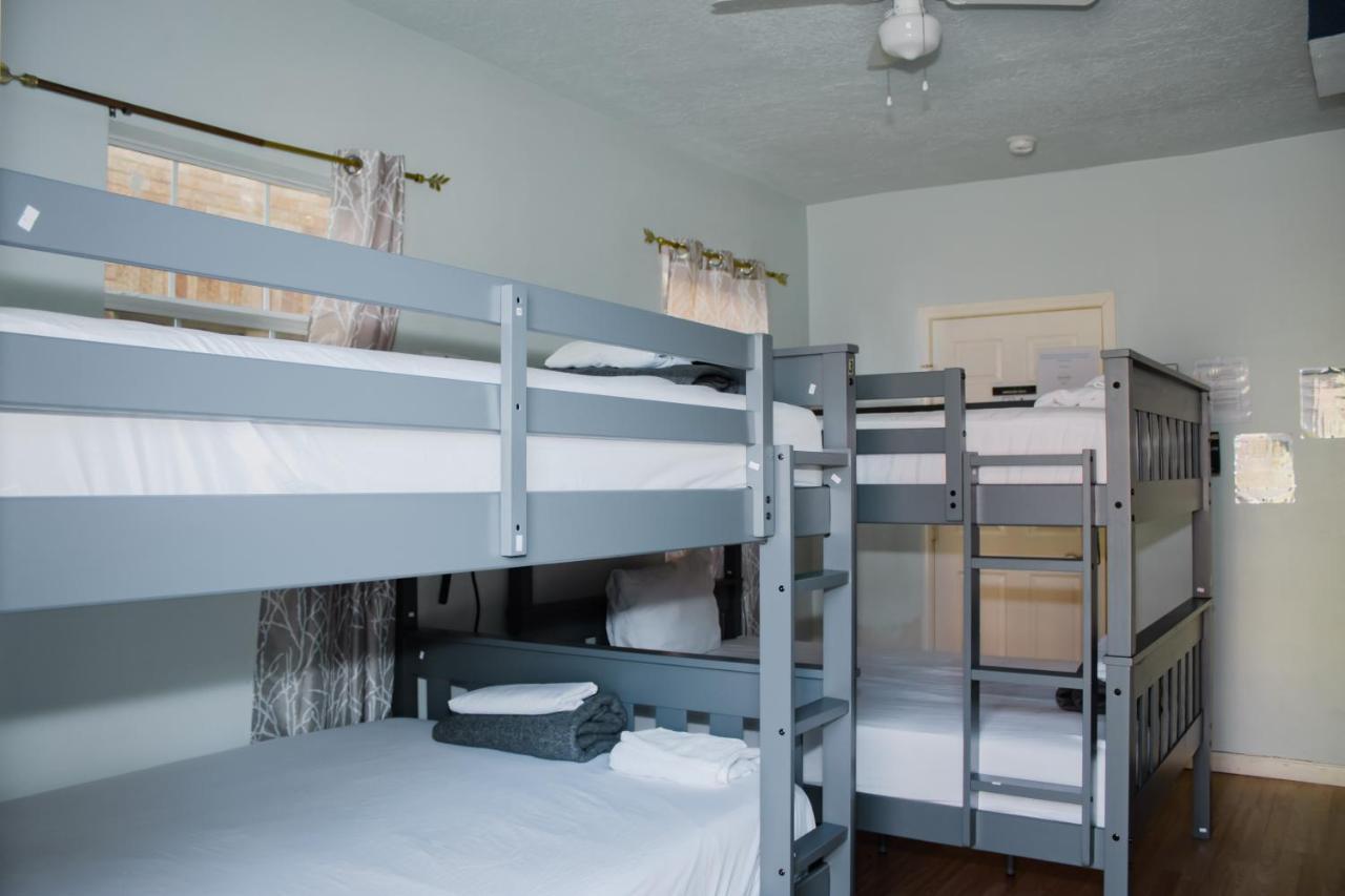 Wanderstay Houston Hostel Exterior photo